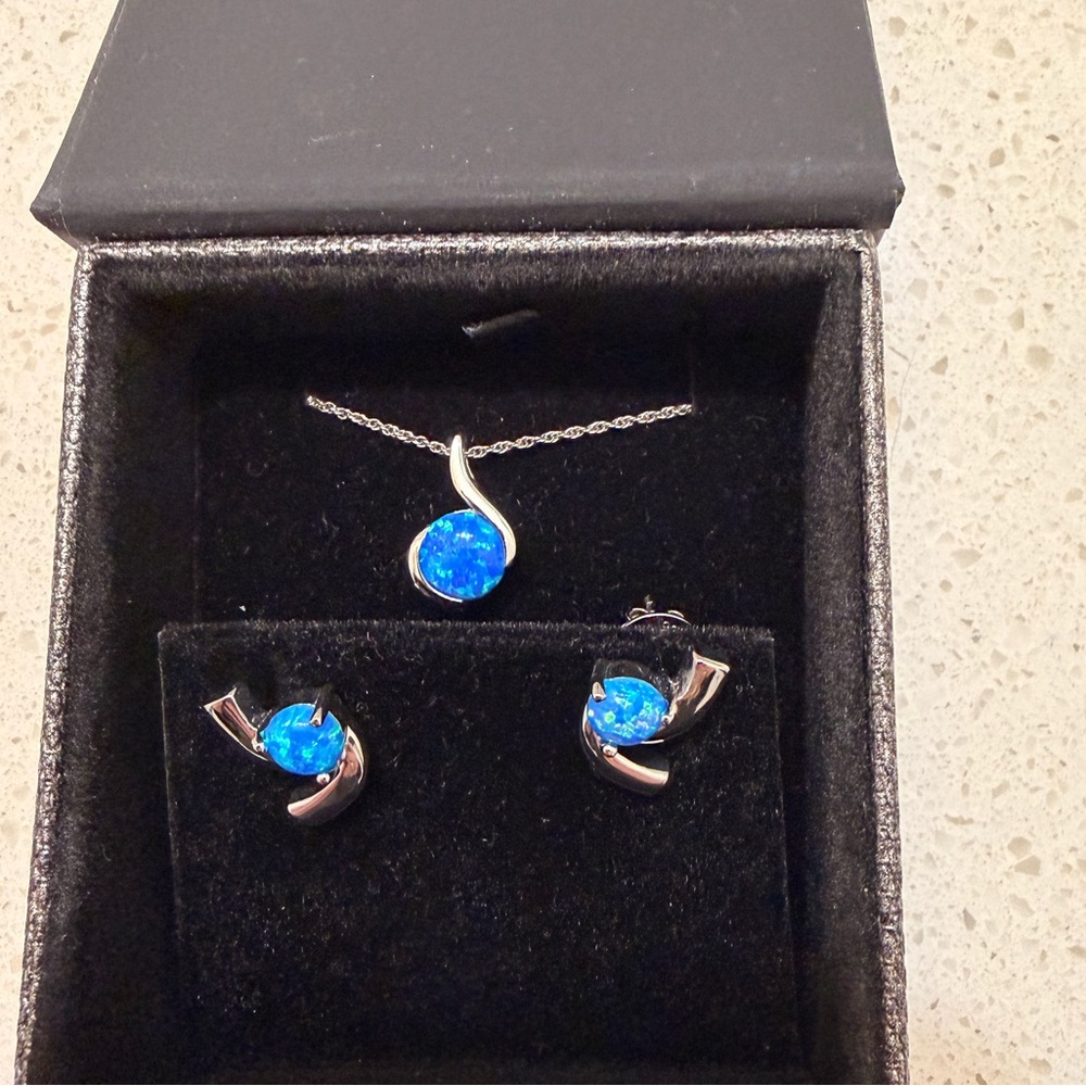 Blue topaz necklace and earrings